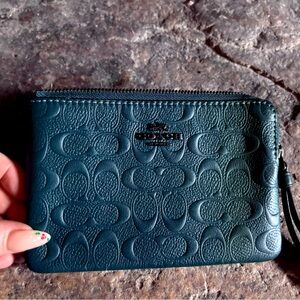 Coach Corner Zip Wristlet NWOT/box Emerald Green